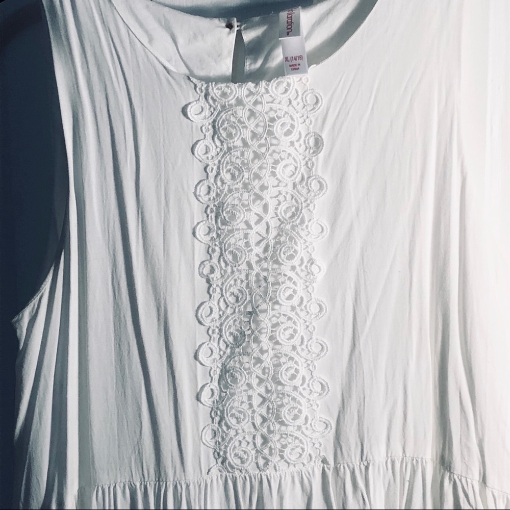 White sleeveless dress